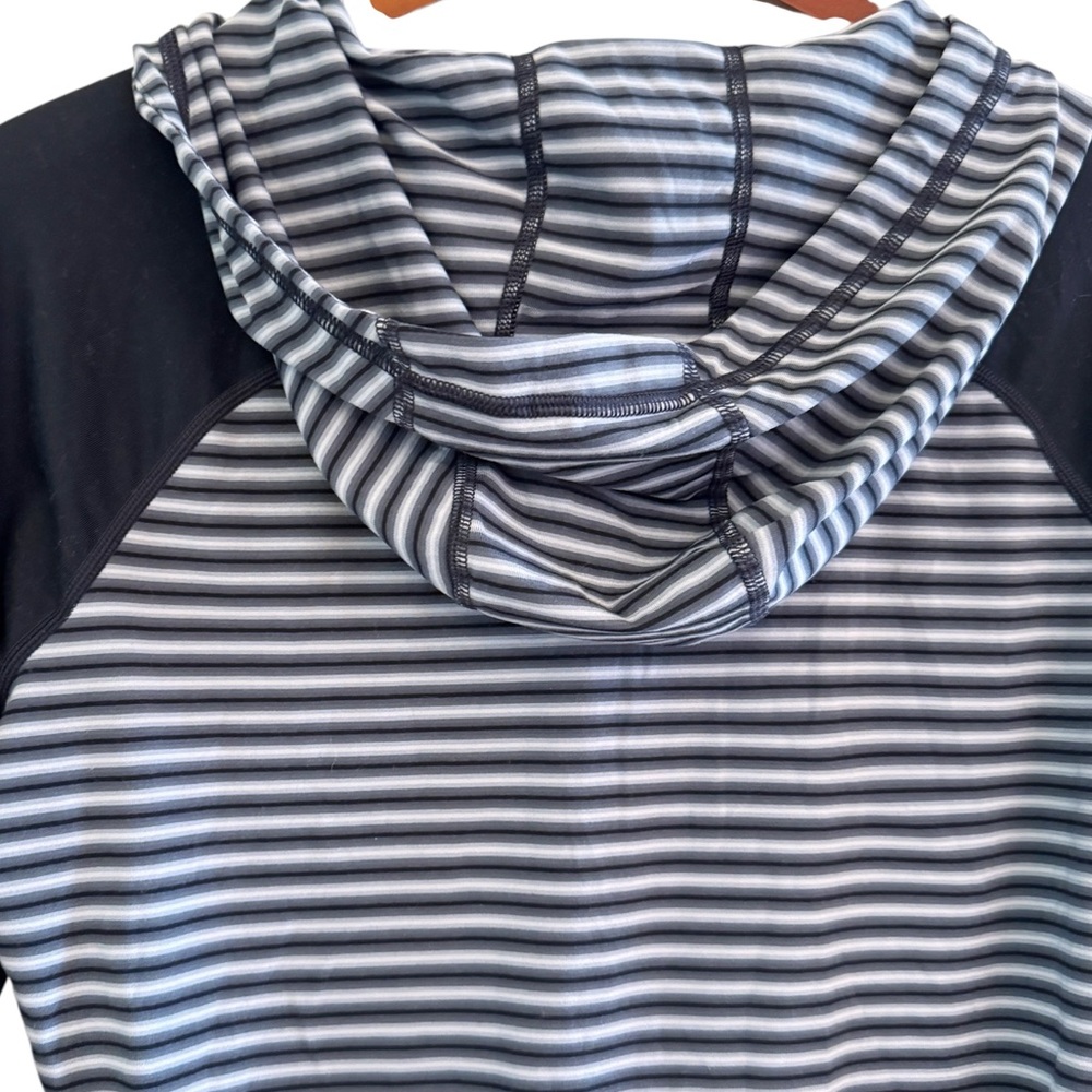 MOUNTAIN HARDWEAR Butterlicious Striped Hooded Top Size Medium in Black Stripe - Picture 11 of 13